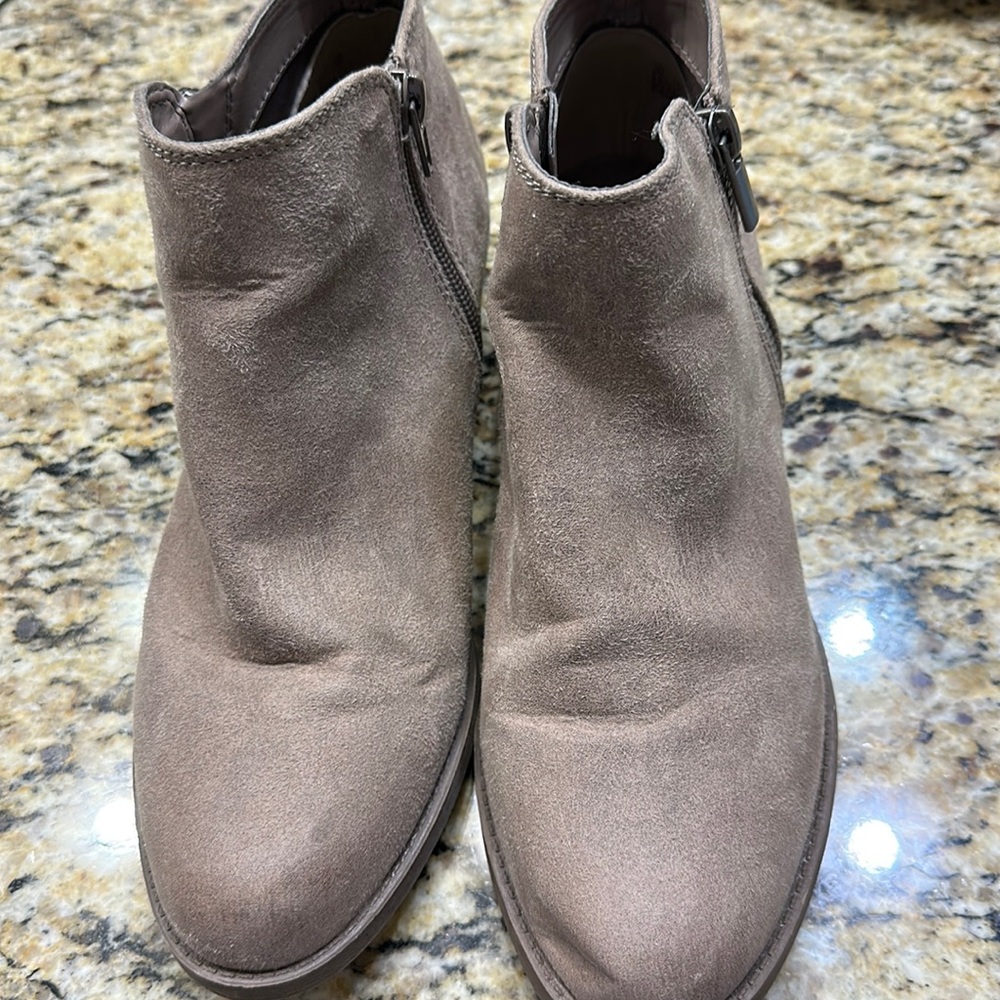 Carlos Santana booties size 9